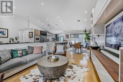 11 Brawton Drive, Caledon, ON - Indoor Photo Showing Living Room