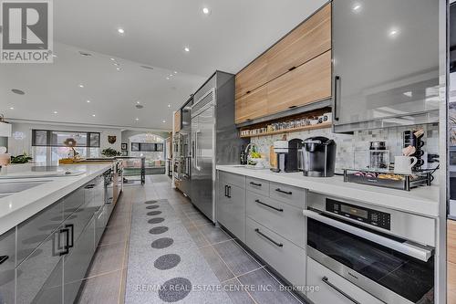 11 Brawton Drive, Caledon, ON - Indoor Photo Showing Kitchen With Upgraded Kitchen