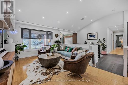 11 Brawton Drive, Caledon, ON - Indoor Photo Showing Living Room