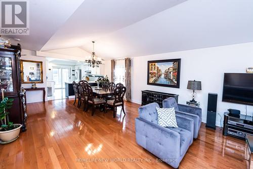 7 Lynbrook Lane, Welland, ON - Indoor Photo Showing Living Room