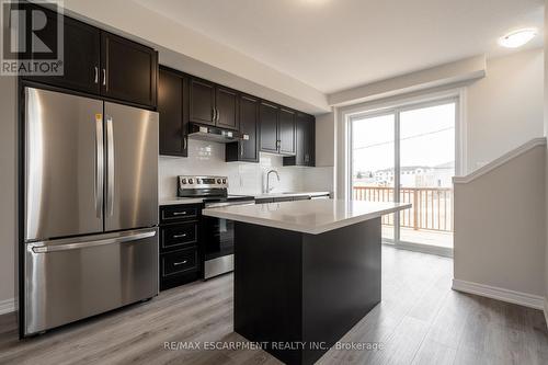 22 Hollywood Court, Cambridge, ON - Indoor Photo Showing Kitchen With Upgraded Kitchen