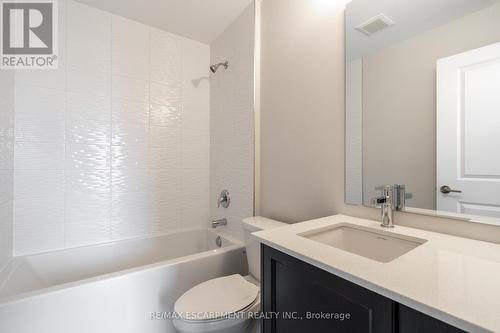 22 Hollywood Court, Cambridge, ON - Indoor Photo Showing Bathroom