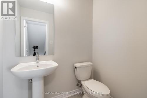 22 Hollywood Court, Cambridge, ON - Indoor Photo Showing Bathroom