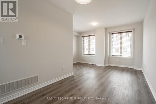 22 Hollywood Court, Cambridge, ON - Indoor Photo Showing Other Room