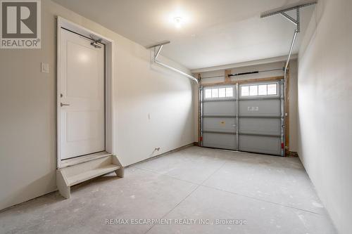 22 Hollywood Court, Cambridge, ON - Indoor Photo Showing Garage