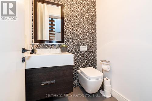 323 Douglas Avenue, Toronto, ON - Indoor Photo Showing Bathroom