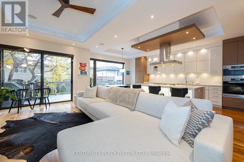 323 Douglas Avenue, Toronto, ON - Indoor Photo Showing Living Room