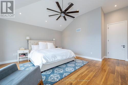 323 Douglas Avenue, Toronto, ON - Indoor Photo Showing Bedroom