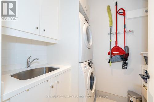 323 Douglas Avenue, Toronto, ON - Indoor Photo Showing Laundry Room