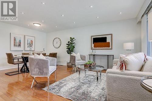 42 Wilmont Drive, Toronto, ON - Indoor Photo Showing Living Room