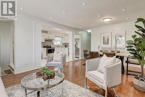 42 Wilmont Drive, Toronto, ON - Indoor Photo Showing Living Room