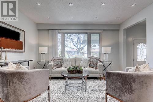 42 Wilmont Drive, Toronto, ON - Indoor Photo Showing Living Room