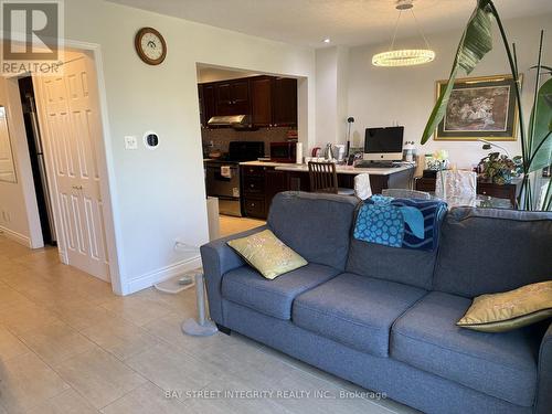 12 - 5205 Glen Erin Drive, Mississauga, ON - Indoor Photo Showing Living Room