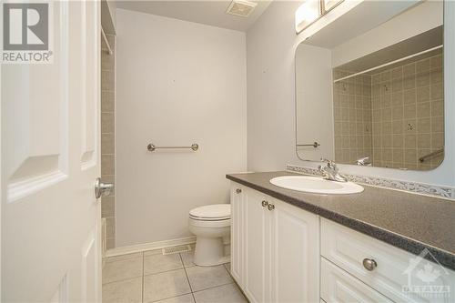 112 Grovemont Drive, Ottawa, ON - Indoor Photo Showing Bathroom