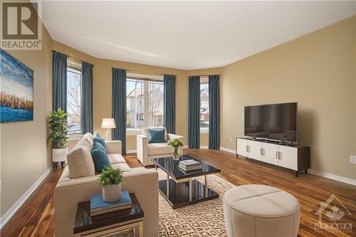 112 Grovemont Drive, Ottawa, ON - Indoor Photo Showing Living Room