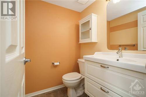 112 Grovemont Drive, Ottawa, ON - Indoor Photo Showing Bathroom