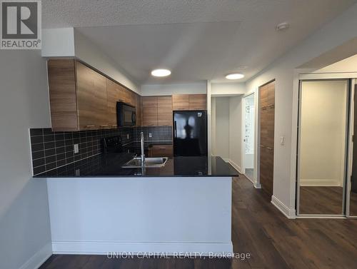 810 - 125 Village Green Square, Toronto, ON - Indoor Photo Showing Kitchen