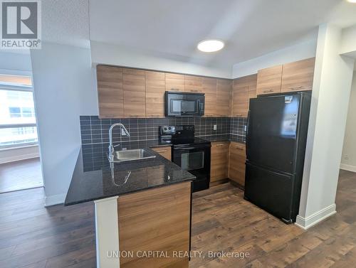 810 - 125 Village Green Square, Toronto, ON - Indoor Photo Showing Kitchen