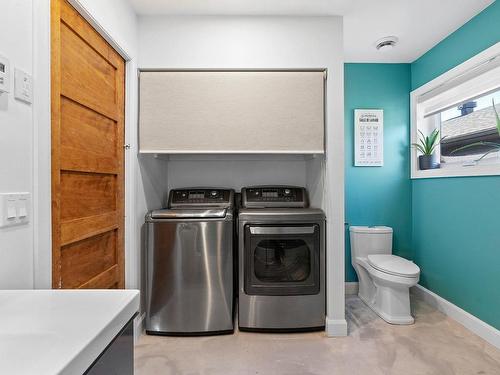 Powder room - 2234 Rue St-Jean-Baptiste, L'Ancienne-Lorette, QC - Indoor Photo Showing Laundry Room