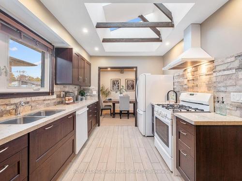 781 Hillcrest Rd, Pickering, ON - Indoor Photo Showing Kitchen With Double Sink