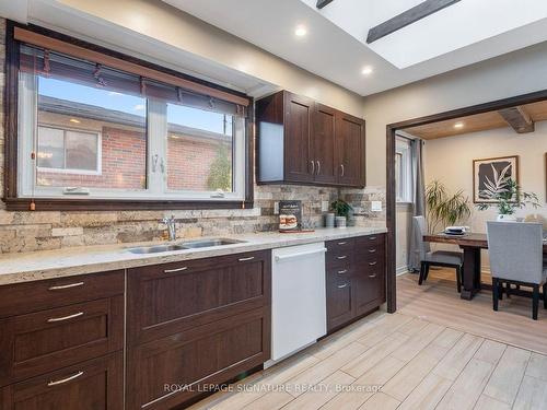 781 Hillcrest Rd, Pickering, ON - Indoor Photo Showing Kitchen With Double Sink