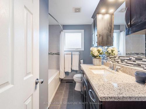 781 Hillcrest Rd, Pickering, ON - Indoor Photo Showing Bathroom