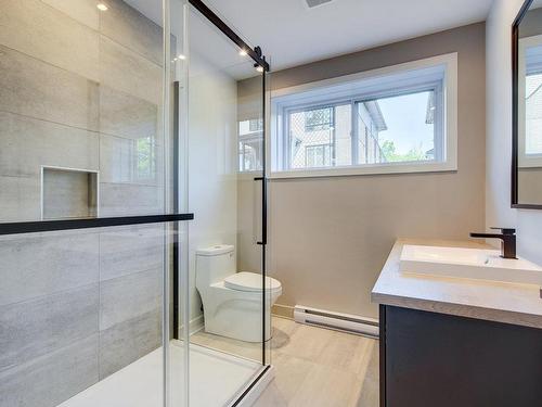 Bathroom - 1090 Rue Jean-Vallerand, Boucherville, QC - Indoor Photo Showing Bathroom