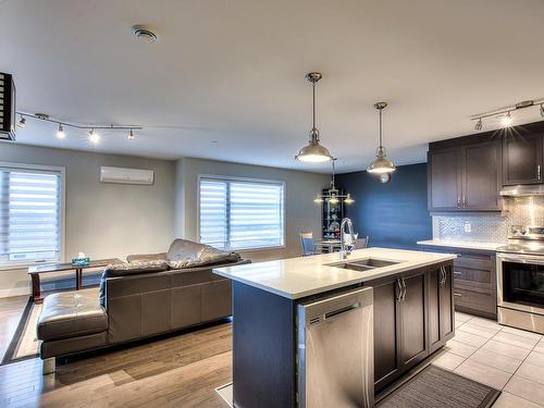 Interior - 304-116 Rue Dubois, Saint-Eustache, QC - Indoor Photo Showing Kitchen With Double Sink With Upgraded Kitchen