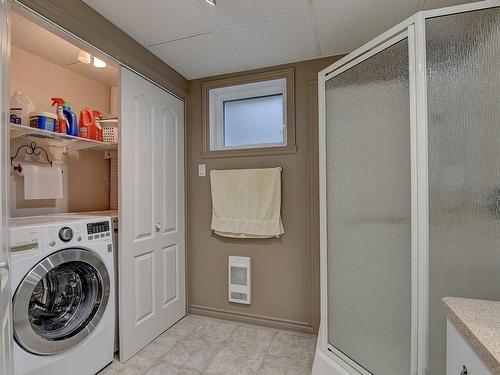 Bathroom - 265 Rue Grillon, Saint-Paul, QC - Indoor Photo Showing Laundry Room