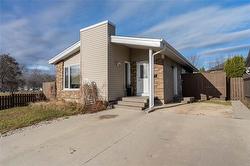 832 Bairdmore BLVD  Winnipeg, MB R3T 5G3