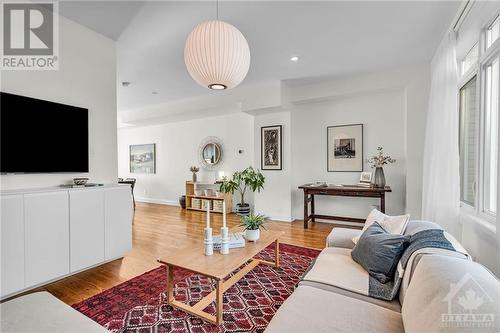 1131 Rockingham Avenue, Ottawa, ON - Indoor Photo Showing Living Room