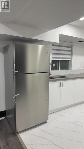 Bsmt - 4750 Antelope Crescent, Mississauga, ON - Indoor Photo Showing Kitchen