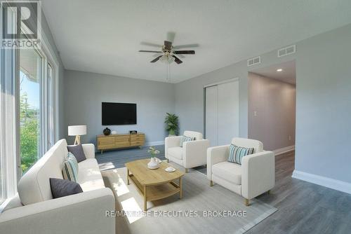 1 - 19 Baker Street, Kingston, ON - Indoor Photo Showing Living Room