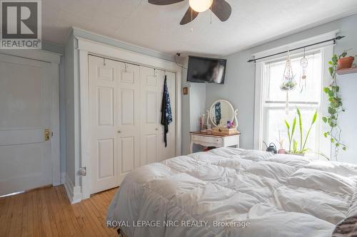 5062 Maple Street, Niagara Falls (211 - Cherrywood), ON - Indoor Photo Showing Bedroom