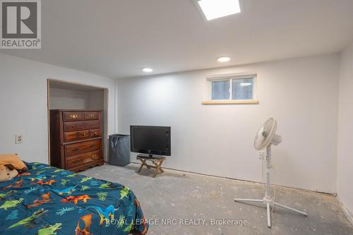 5062 Maple Street, Niagara Falls (211 - Cherrywood), ON - Indoor Photo Showing Bedroom