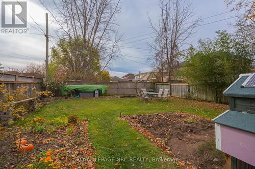 5062 Maple Street, Niagara Falls (211 - Cherrywood), ON - Outdoor With Backyard