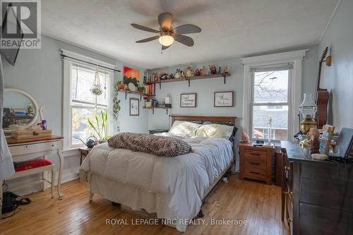 5062 Maple Street, Niagara Falls (211 - Cherrywood), ON - Indoor Photo Showing Bedroom