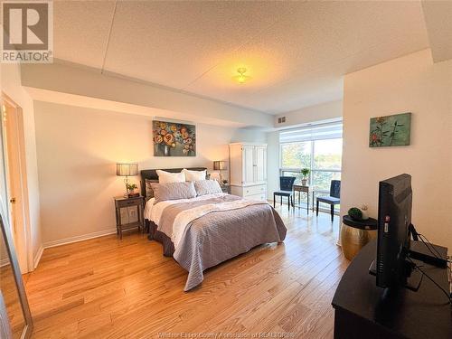 4789 Riverside Drive East Unit# 403, Windsor, ON - Indoor Photo Showing Bedroom