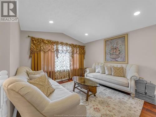 4120 Anthony Court, Windsor, ON - Indoor Photo Showing Living Room