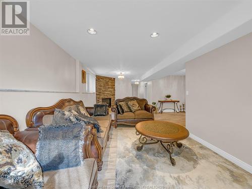 4120 Anthony Court, Windsor, ON - Indoor Photo Showing Living Room