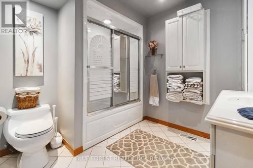 4396 Wellington Road 32, Cambridge, ON - Indoor Photo Showing Bathroom