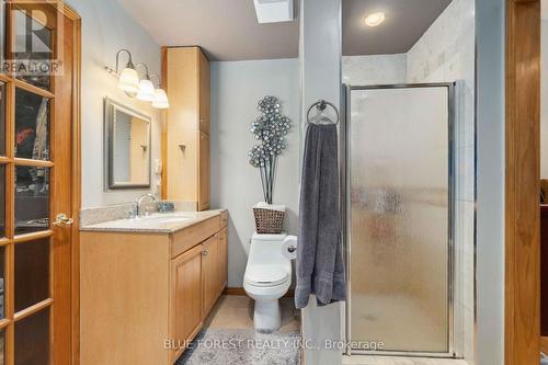 4396 Wellington Road 32, Cambridge, ON - Indoor Photo Showing Bathroom