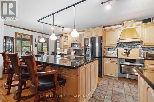 4396 Wellington Road 32, Cambridge, ON - Indoor Photo Showing Kitchen