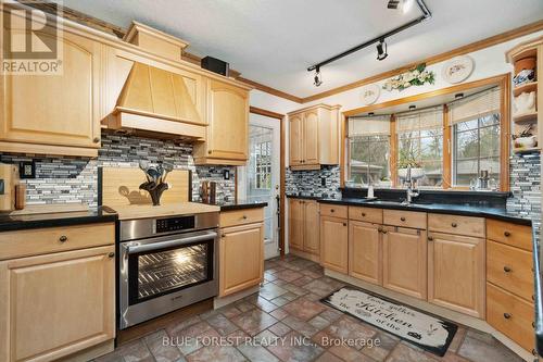 4396 Wellington Road 32, Cambridge, ON - Indoor Photo Showing Kitchen With Double Sink