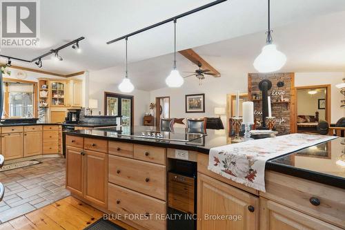 4396 Wellington Road 32, Cambridge, ON - Indoor Photo Showing Kitchen