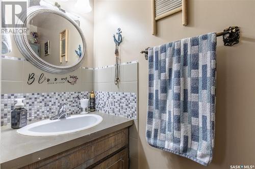 154 Coteau Street W, Moose Jaw, SK - Indoor Photo Showing Bathroom