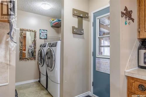 154 Coteau Street W, Moose Jaw, SK - Indoor Photo Showing Laundry Room