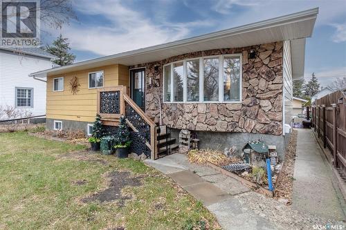 154 Coteau Street W, Moose Jaw, SK - Outdoor