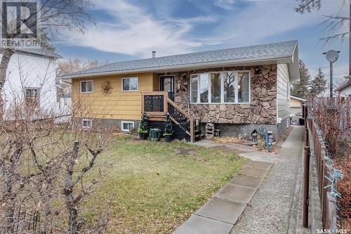 154 Coteau Street W, Moose Jaw, SK - Outdoor