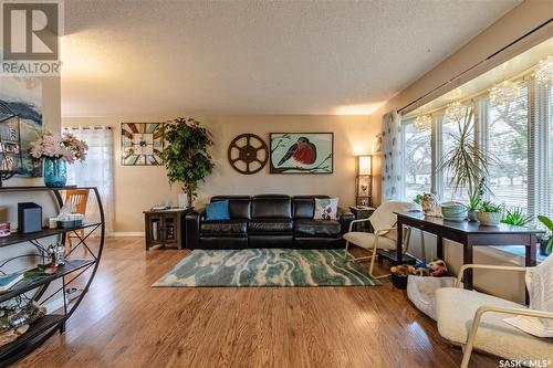 154 Coteau Street W, Moose Jaw, SK - Indoor Photo Showing Living Room